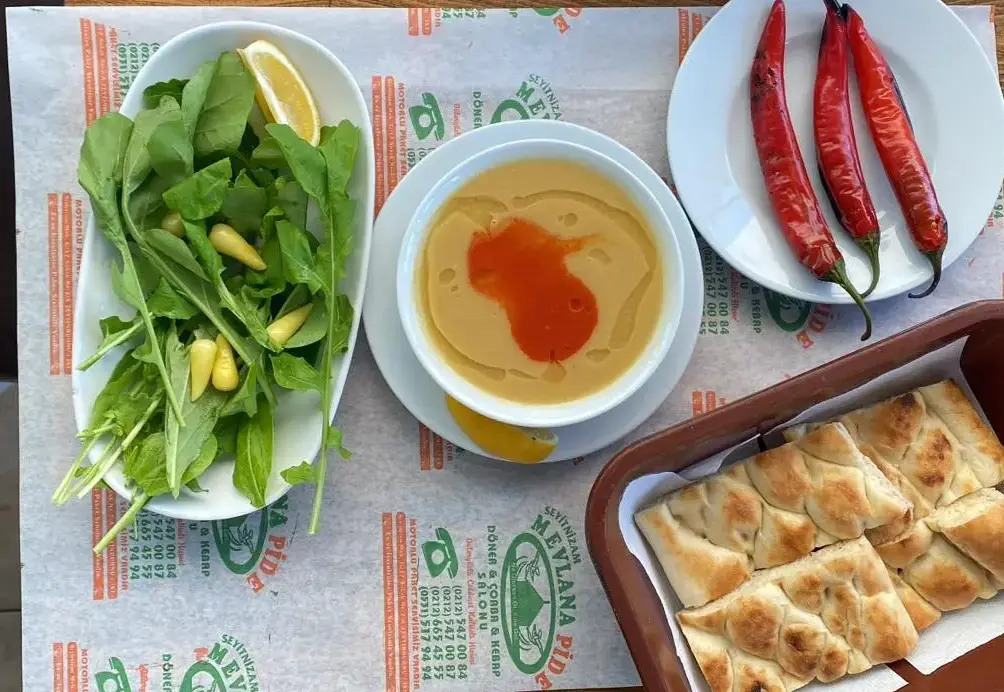 Zeytinburnu’nda Güne Lezzetli Bir Başlangıç: Mevlana Pide’nin Mercimek Çorbası