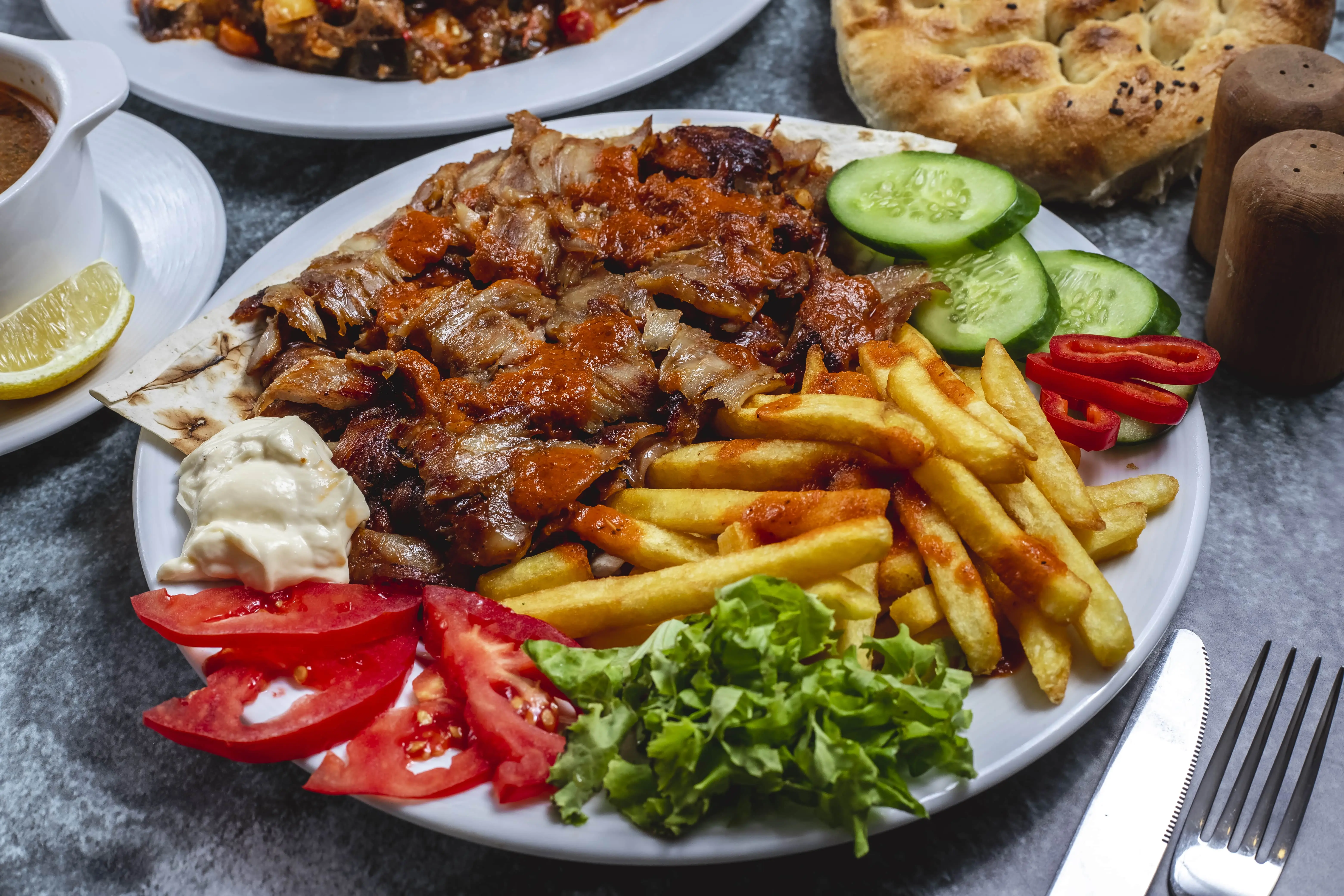Zeytinburnu’nda Pilav Üstü Döner Severlerin Vazgeçilmez Adresi: Mevlana Pide