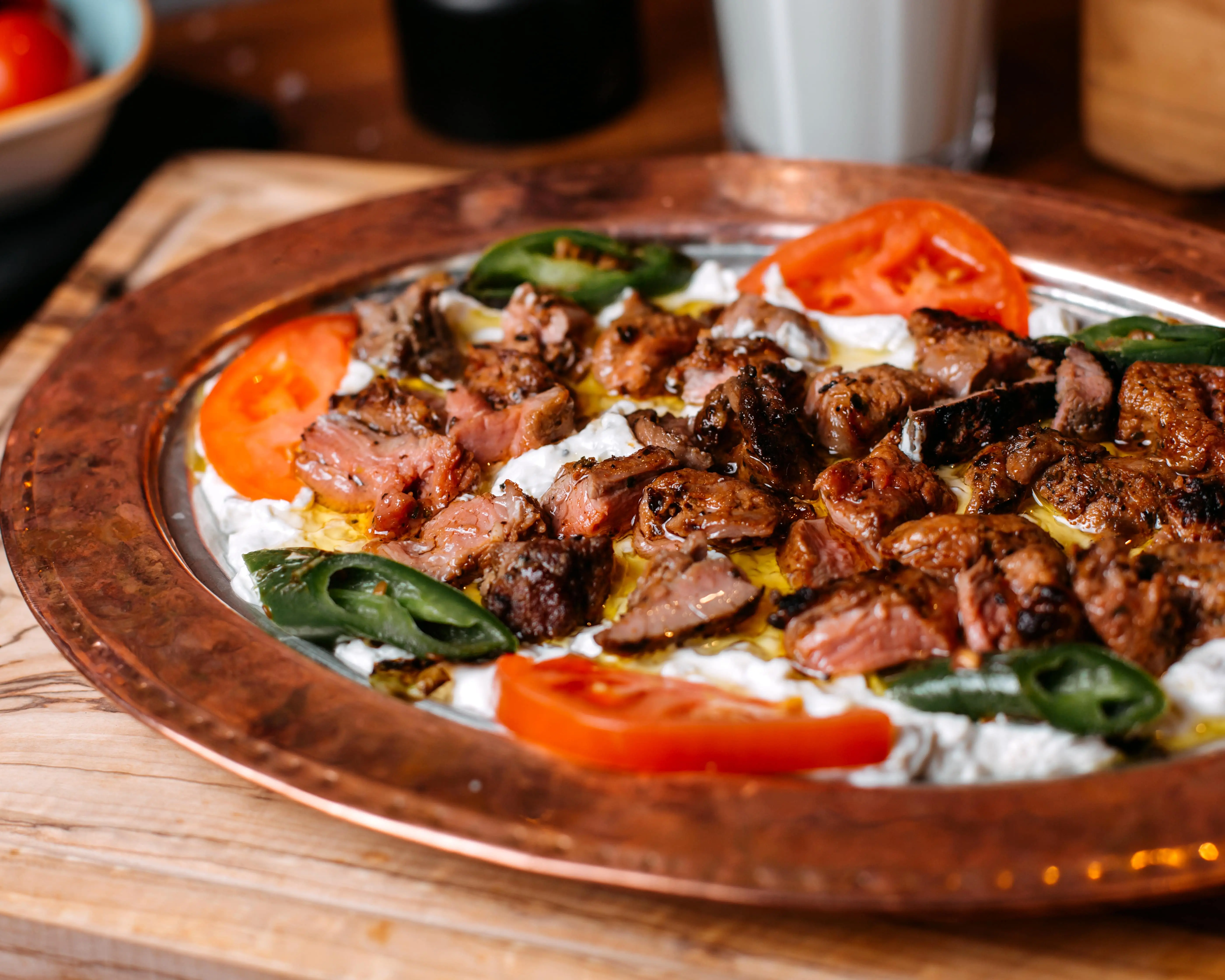 Zeytinburnu’nda Efsane İskender Keyfi: Mevlana Pide ile Gelenekten Gelen Lezzet