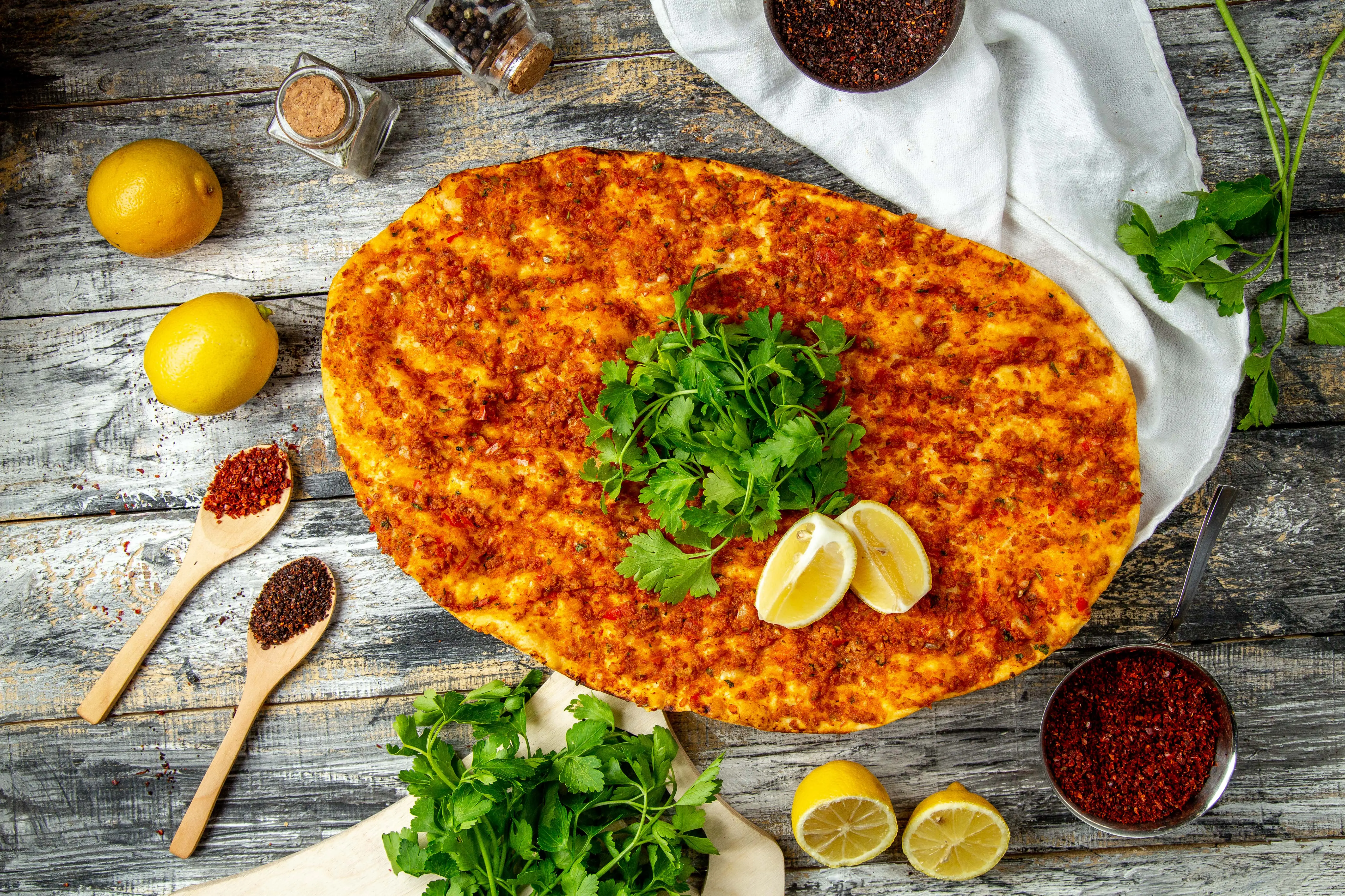 Zeytinburnu’nda El Açması Lahmacunun Ustası: Mevlana Pide ile Gelenekten Sofraya