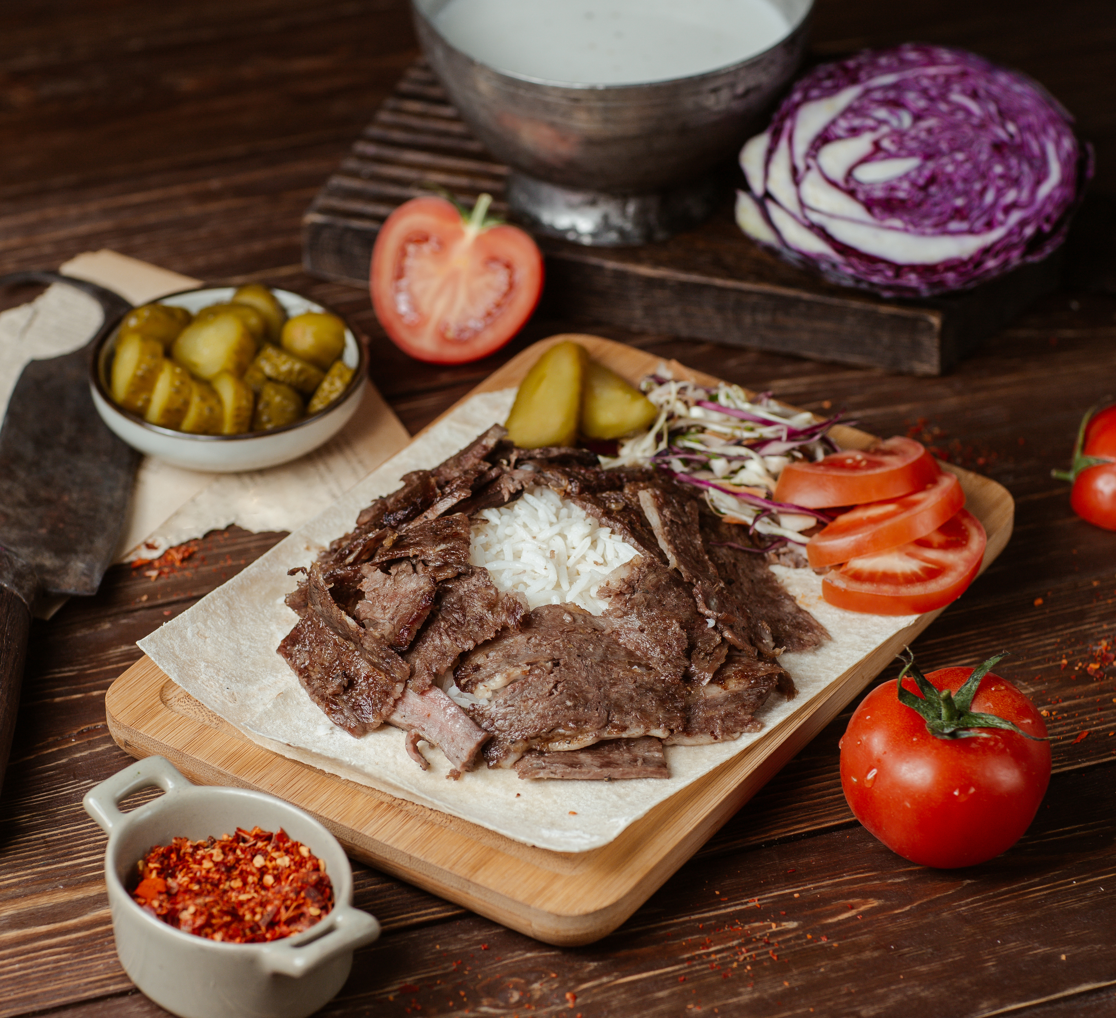 Zeytinburnu’nda Geleneksel Tatların En Güzeli: Pilav Üstü Et Döner Mevlana Pide’de