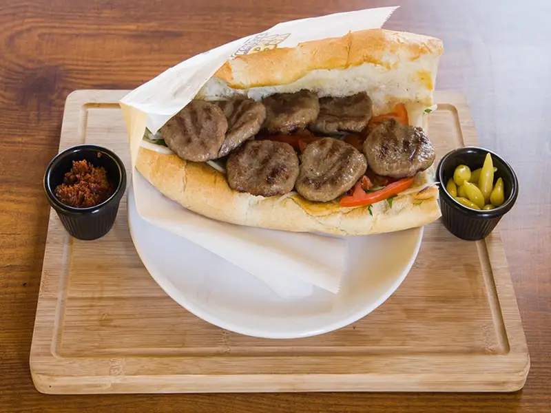 Yarım Ekmek Arası Köfte
