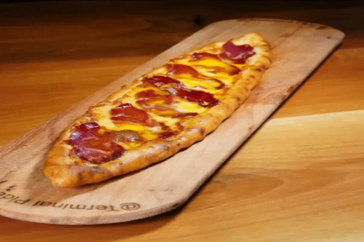 Pastırmalı Kaşarlı Pide